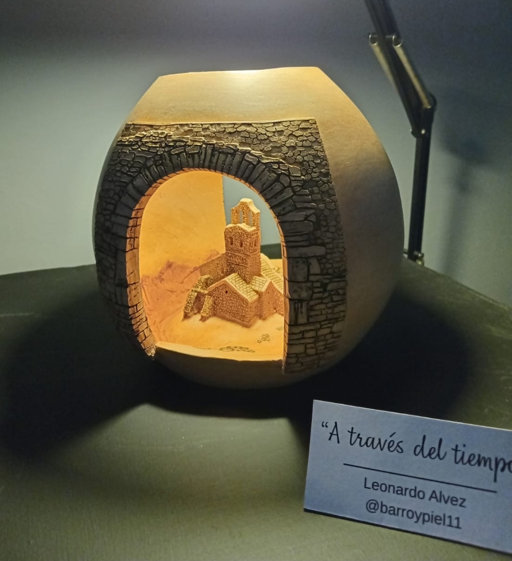 A través del tiempo — Leonardo Alvez