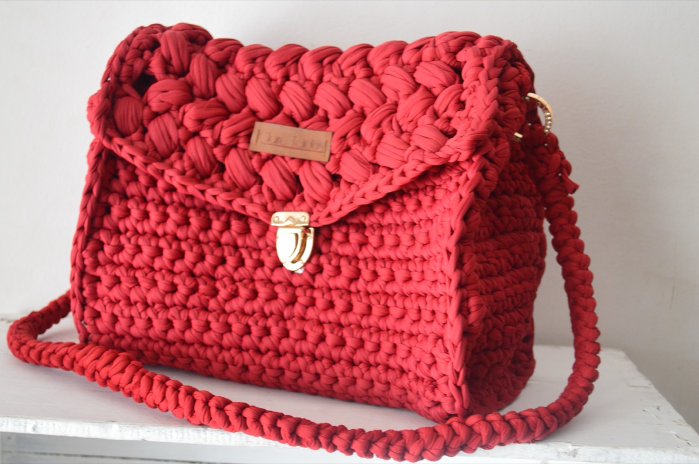 Cartera tipo maletín roja — Marie Claire Marambio